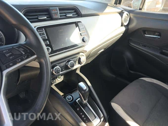 2021 Nissan Versa SV – miniatura 10