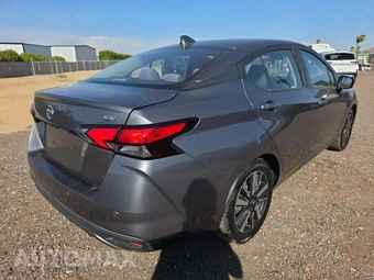 2021 Nissan Versa SV – miniatura 3