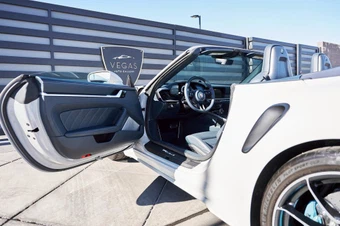 2021 Porsche 911 Turbo S Cabriolet - miniatura 26