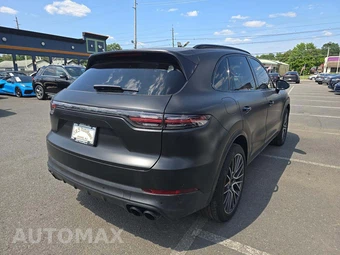 2021 Porsche Cayenne S – miniatura 3