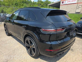 2021 Porsche Cayenne Turbo - miniatura 2