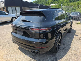 2021 Porsche Cayenne Turbo - miniatura 3
