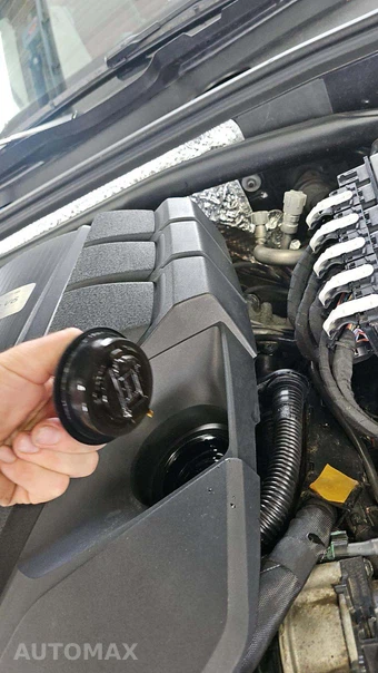 2021 Porsche Macan Turbo - miniatura 17