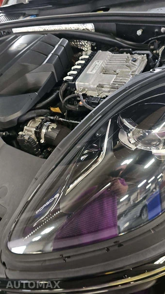 2021 Porsche Macan Turbo - miniatura 32