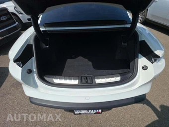 2021 Porsche Taycan 4S – miniatura 14