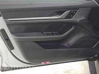 2021 Porsche Taycan 4S – miniatura 9