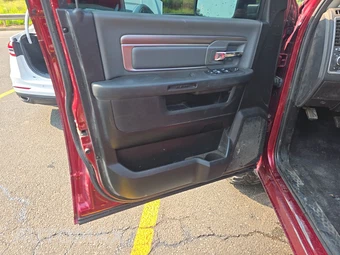 2021 Ram 1500 Classic SLT Crew Cab Medium Bed - miniatura 9