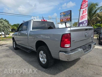 2021 Ram 1500 Classic SLT Crew Cab Medium Bed - miniatura 2