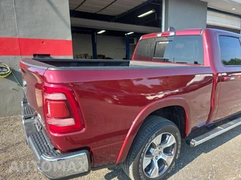 2021 Ram 1500 Laramie Crew Cab Medium Bed - miniatura 21