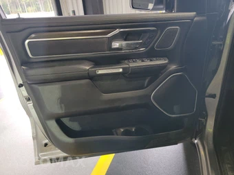 2021 Ram 1500 Laramie Crew Cab Short Bed - miniatura 9