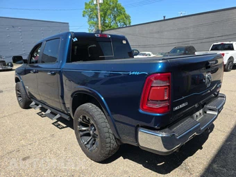 2021 Ram 1500 Laramie Crew Cab Short Bed - miniatura 2