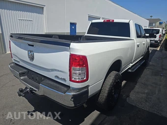 2021 Ram 2500 Big Horn Crew Cab Long Bed - miniatura 4