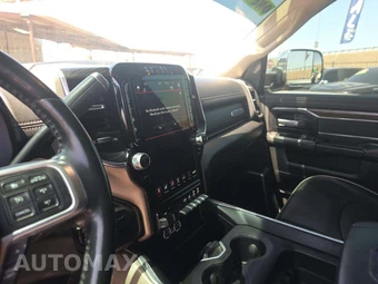 2021 Ram 3500 Laramie Crew Cab Long Bed DRW - miniatura 10