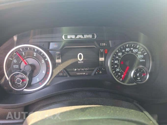 2021 Ram 3500 Laramie Crew Cab Long Bed DRW - miniatura 9