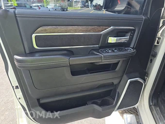 2021 Ram 3500 Laramie Crew Cab Medium Bed - miniatura 9