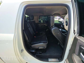 2021 Ram 3500 Laramie Extended Crew Cab Medium Bed DRW – miniatura 16