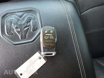 2021 Ram 3500 Laramie Extended Crew Cab Medium Bed DRW – miniatura 8