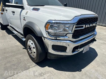 2021 Ram 5500 Cab Chassis Tradesman Crew Cab DRW - miniatura 4
