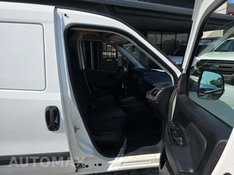 2021 Ram ProMaster City Cargo Van Tradesman 122.4" WB - miniatura 18