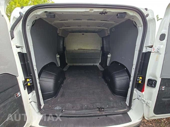 2021 Ram ProMaster City Cargo Van Tradesman SLT 122.4" WB - miniatura 14