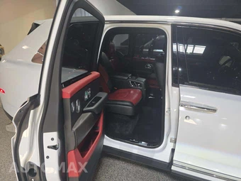 2021 Rolls-Royce Cullinan – miniatura 13