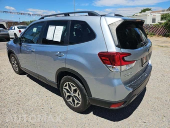2021 Subaru Forester Premium - miniatura 2
