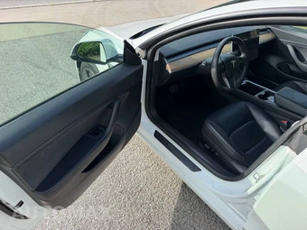 2021 Tesla Model 3 Standard Range Plus - miniatura 13