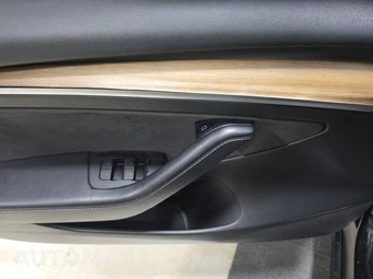 2021 Tesla Model 3 Standard Range Plus - miniatura 9