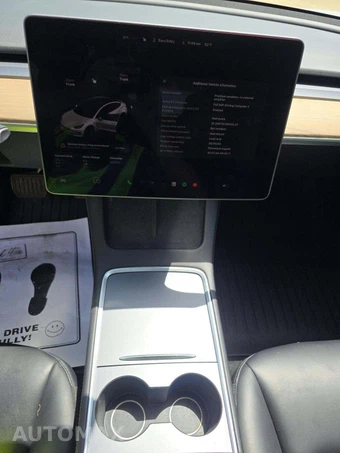 2021 Tesla Model 3 Standard Range Plus – miniatura 10