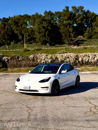 2021 Tesla Model 3 Standard Range Plus - miniatura 2