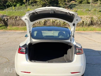 2021 Tesla Model 3 Standard Range Plus - miniatura 9