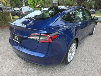 2021 Tesla Model 3 Standard Range Plus - miniatura 3