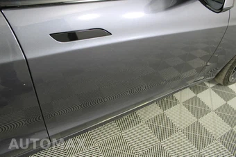 2021 Tesla Model S Plaid - miniatura 31