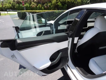 2021 Tesla Model S Plaid - miniatura 10