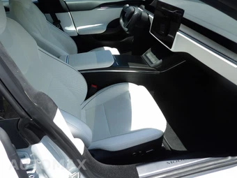 2021 Tesla Model S Plaid - miniatura 16