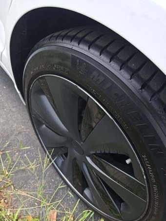 2021 Tesla Model S Plaid - miniatura 22
