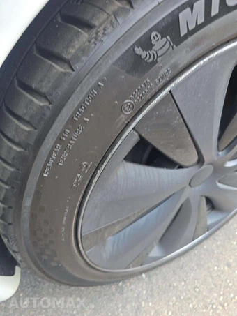 2021 Tesla Model S Plaid - miniatura 24