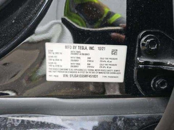 2021 Tesla Model S Plaid – miniatura 5