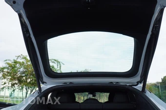 2021 Tesla Model S Plaid - miniatura 26