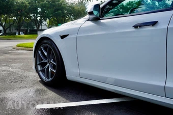 2021 Tesla Model S Plaid - miniatura 9