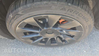 2021 Tesla Model Y Long Range - miniatura 24