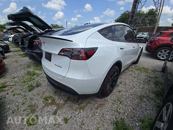 2021 Tesla Model Y Long Range - miniatura 3