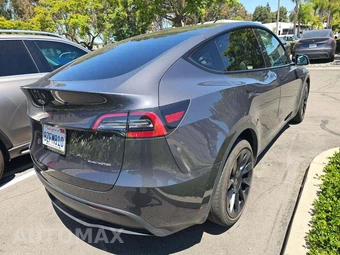 2021 Tesla Model Y Long Range - miniatura 3