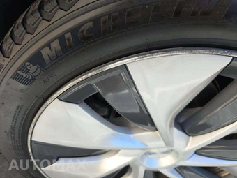 2021 Tesla Model Y Long Range - miniatura 25