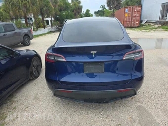 2021 Tesla Model Y Standard Range - miniatura 5