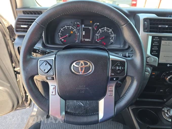 2021 Toyota 4Runner SR5 - miniatura 10