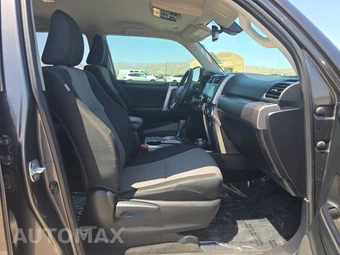 2021 Toyota 4Runner SR5 - miniatura 8