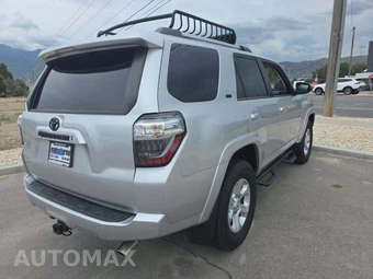 2021 Toyota 4Runner SR5 - miniatura 3