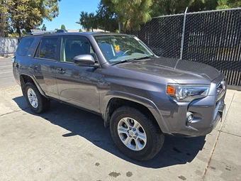 2021 Toyota 4Runner SR5 - miniatura 3