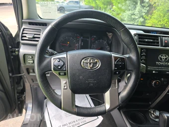 2021 Toyota 4Runner SR5 - miniatura 10